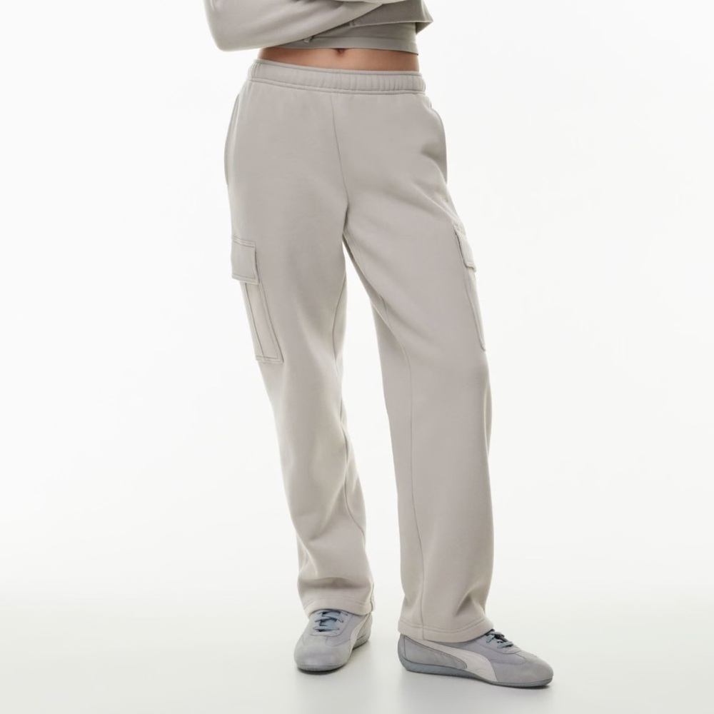 Aritzia TNA cozy fleece mega cargo sweatpant/size S